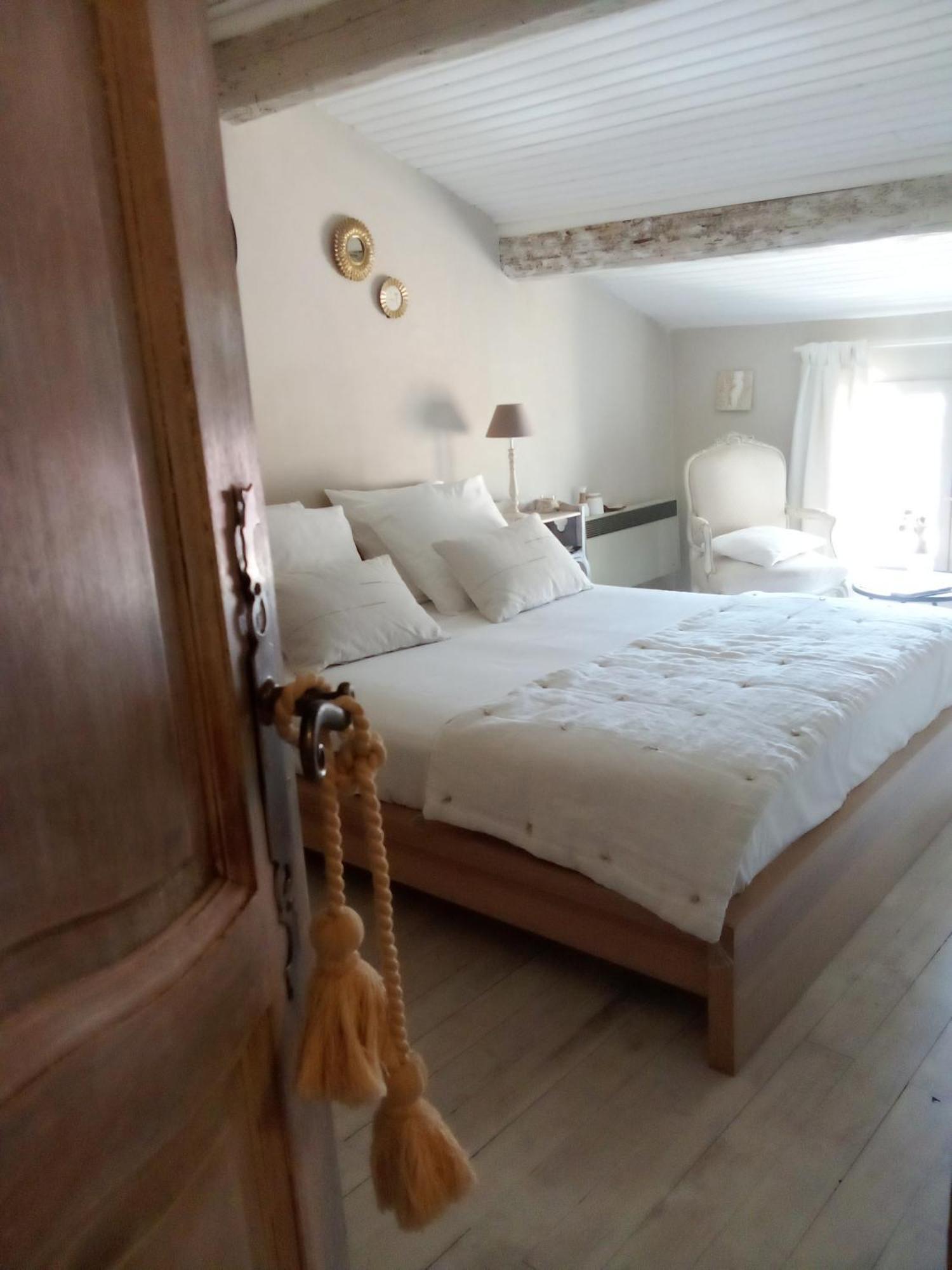 La Maison Perchee Aigues-Mortes Chambre photo