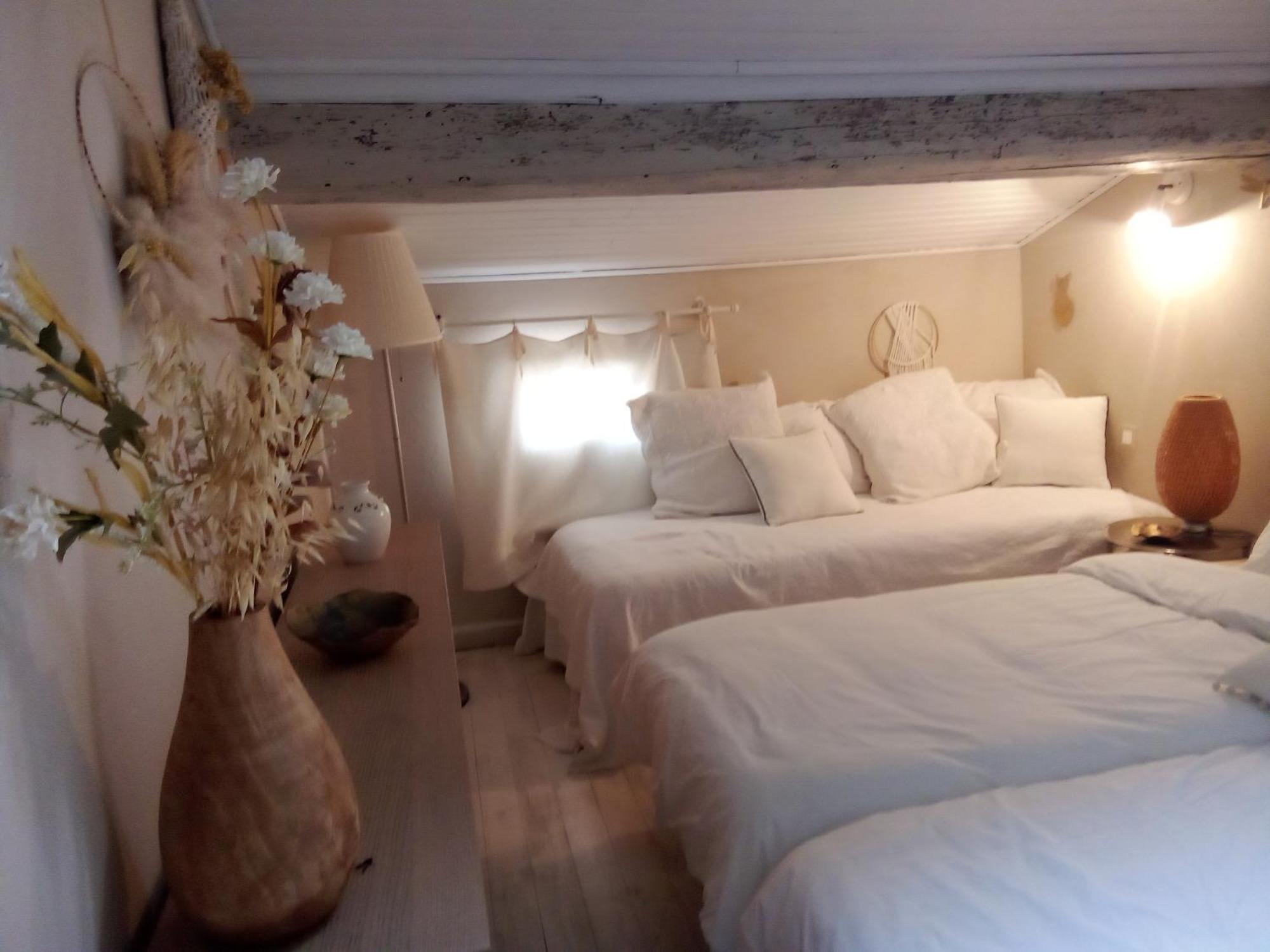 La Maison Perchee Aigues-Mortes Chambre photo